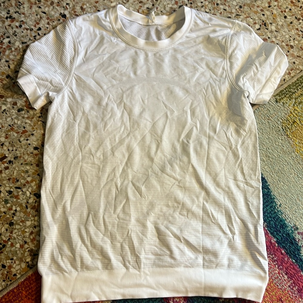 Lululemon Swiftly Breathe Size 4 in White